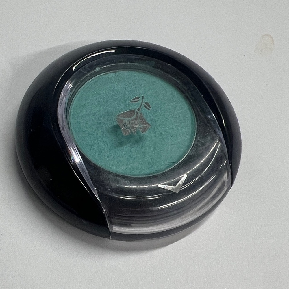Lancôme Color Design Eyeshadow in Make It Work (a light blue green matte)